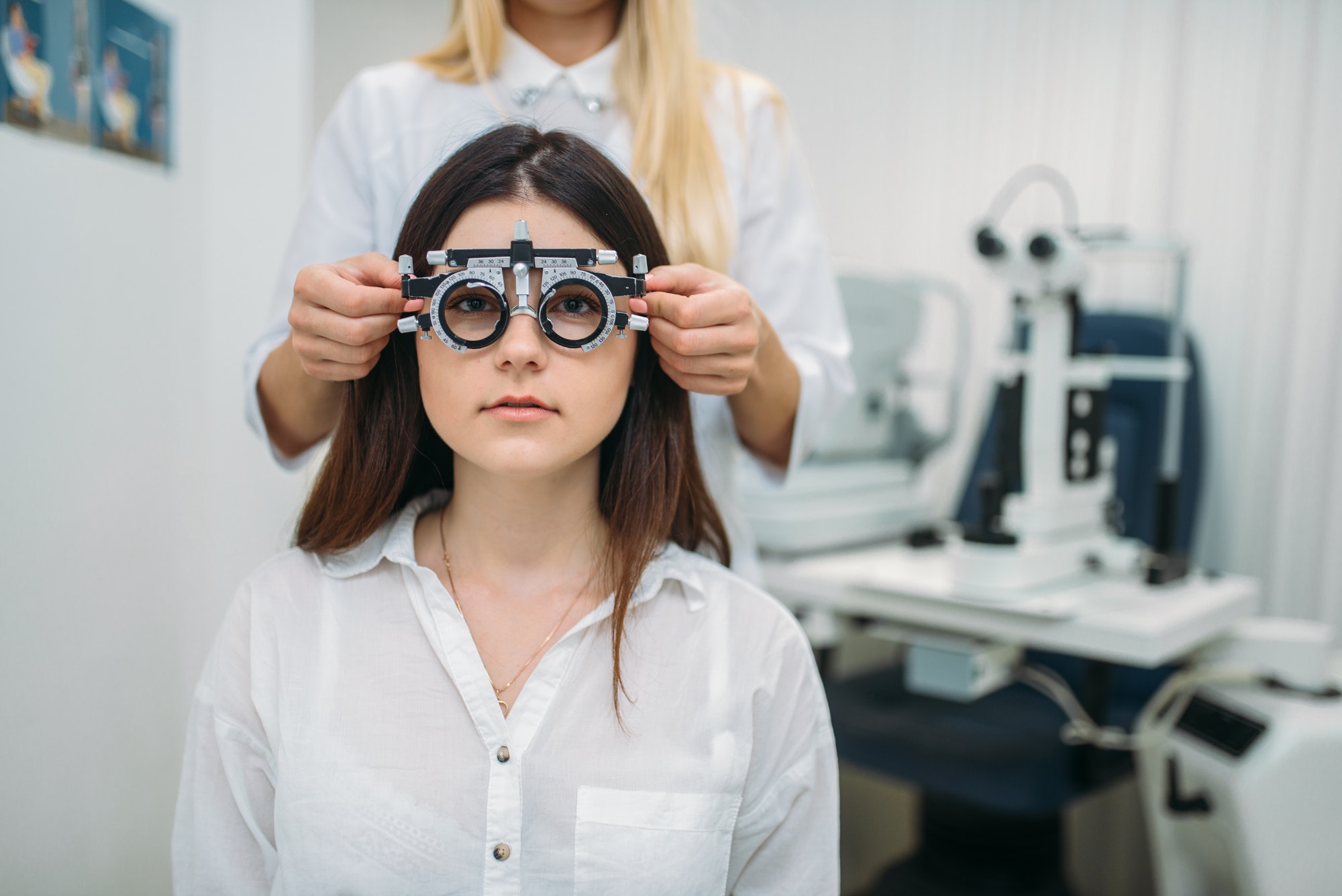 eyesight-test-optician-cabinet-vision-diagnostic.jpg